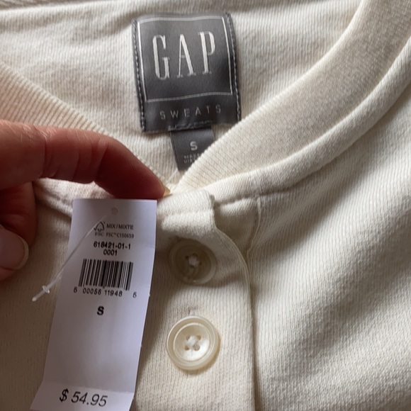 3/4” sleeve sweatshirt. - Picture 4 of 5